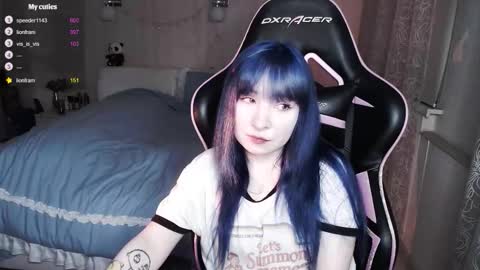 akirahartyx online show from September 29, 2025, 4:56 pm