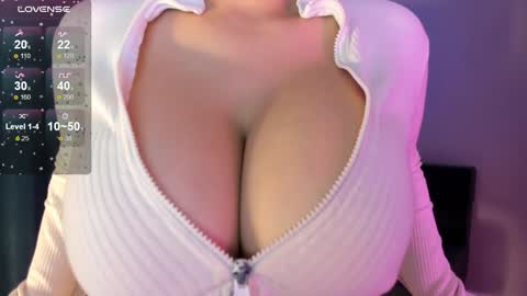 Snapshot of akura_01 chatting on October 12, 2025, 8:13 am Akura is here 3 online show from October 12, 2025, 8:13 am
