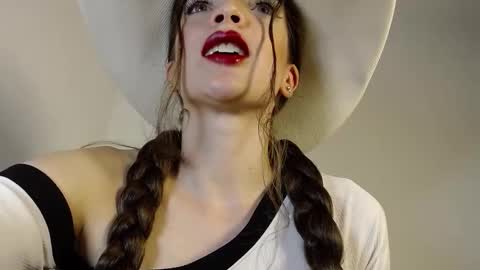           online show from November 28, 2025, 9:34 am