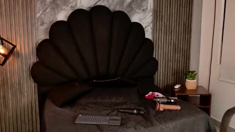 alahyapalmer_ online show from October 29, 2025, 4:15 am