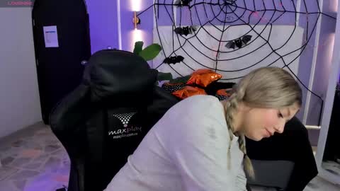 Alaia online show from November 1, 2025, 1:13 pm