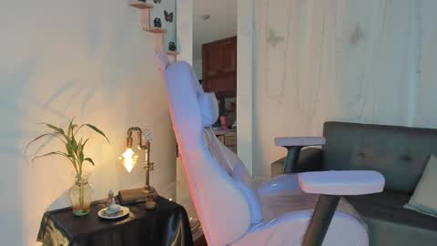 Alaia online show from February 22, 2025, 6:30 pm