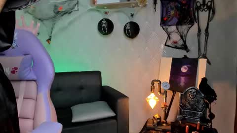 Alaia online show from October 8, 2025, 8:17 pm