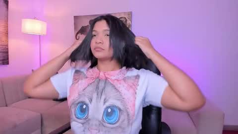 Alaia online show from November 23, 2025, 7:57 pm