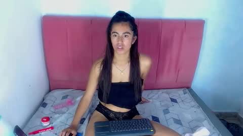 alaikaforerocm101 online show from March 17, 2026, 12:48 am