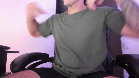 Snapshot of alan_muscle chatting on December 6, 2024, 7:32 am Alan online show from December 6, 2024, 7:32 am