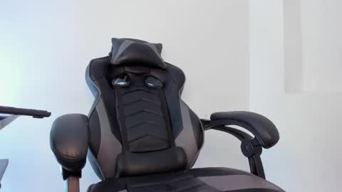 Snapshot of alan_muscle chatting on February 14, 2025, 8:42 am Alan online show from February 14, 2025, 8:42 am