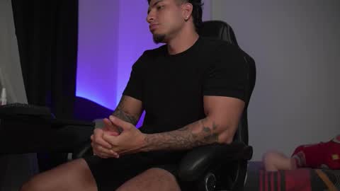 Snapshot of alan_muscle chatting on October 28, 2025, 7:12 am Alan online show from October 28, 2025, 7:12 am