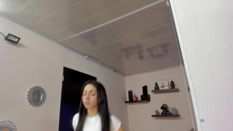 Maeve  online show from February 25, 2025, 10:26 am