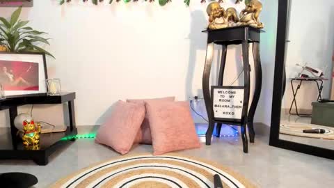 Snapshot of alana_then2 chatting on November 18, 2025, 11:26 pm online show from November 18, 2025, 11:26 pm