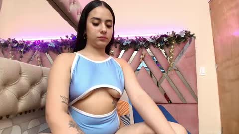 Snapshot of alanaflores chatting on December 15, 2024, 7:10 pm Alana Flores online show from December 15, 2024, 7:10 pm