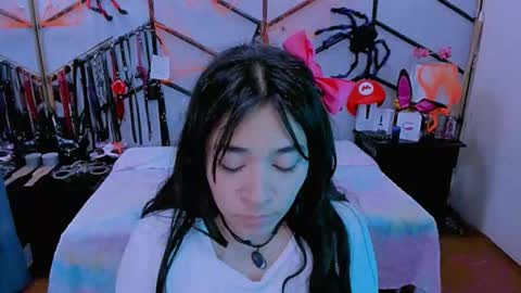 Alana online show from October 31, 2025, 12:33 am