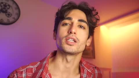 idenavarre online show from December 24, 2024, 10:39 pm