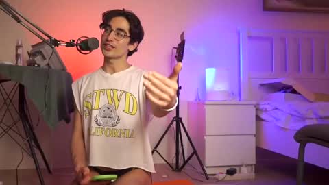 idenavarre online show from January 12, 2025, 1:32 am