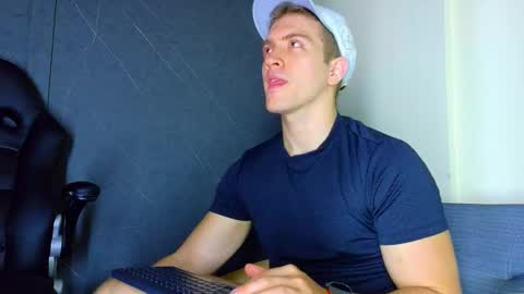 Snapshot of alanferrer chatting on March 17, 2026, 10:18 am Alan Ferrer online show from March 17, 2026, 10:18 am