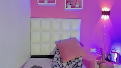 Snapshot of alanna_hot3 chatting on April 30, 2026, 8:57 pm Ana online show from April 30, 2026, 8:57 pm