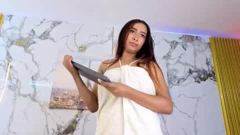 alanna_jones23_aws online show from September 12, 2025, 11:10 am