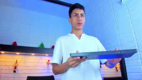 Snapshot of alannaughty_ chatting on December 4, 2024, 9:13 pm alannaughty_ online show from December 4, 2024, 9:13 pm