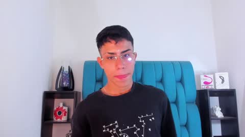 Snapshot of alannaughty_ chatting on January 19, 2025, 4:01 am alannaughty_ online show from January 19, 2025, 4:01 am