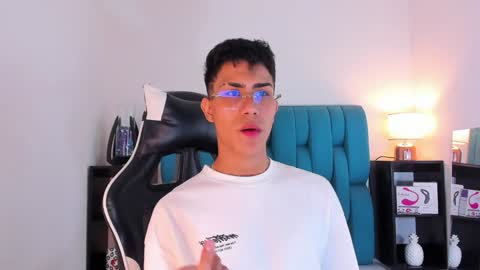 Snapshot of alannaughty_ chatting on February 1, 2025, 5:18 am alannaughty_ online show from February 1, 2025, 5:18 am