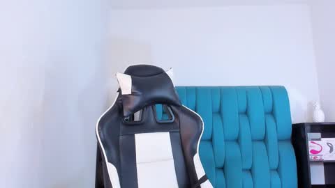 Snapshot of alannaughty_ chatting on March 6, 2025, 8:27 pm alannaughty_ online show from March 6, 2025, 8:27 pm