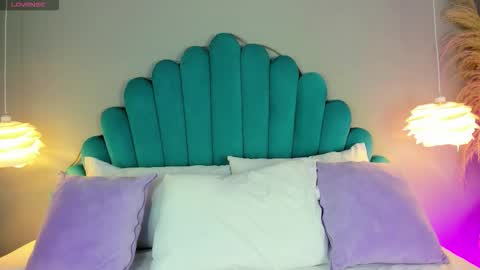 Alassia Hocthner online show from November 7, 2025, 11:32 am