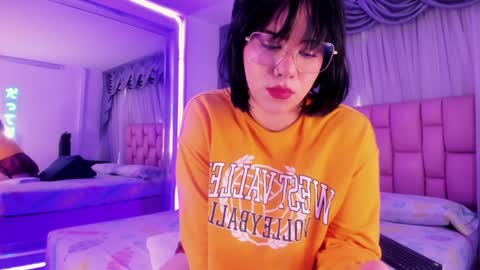 albaandthayron online show from January 22, 2025, 12:06 pm