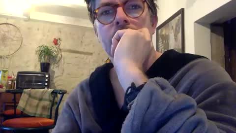 albandant online show from December 3, 2024, 8:38 am