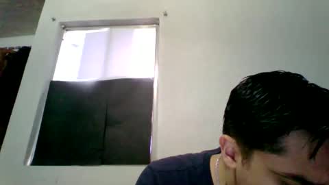 albertoarenas16 online show from May 10, 2026, 10:48 pm