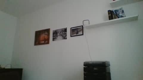 albertodivenire online show from February 8, 2025, 11:22 am