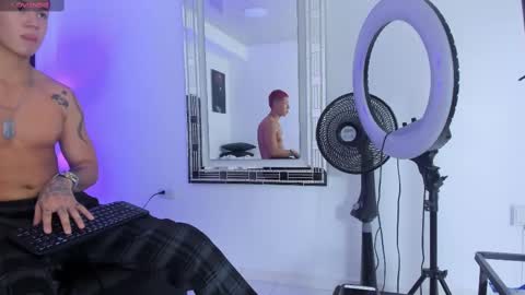 Snapshot of aleanders_ chatting on October 6, 2025, 12:02 pm aleanders online show from October 6, 2025, 12:02 pm