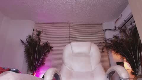 Alejandra online show from February 17, 2025, 6:09 am