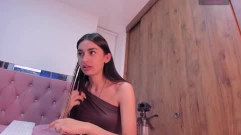 alejandraaa_ online show from September 18, 2025, 1:51 am