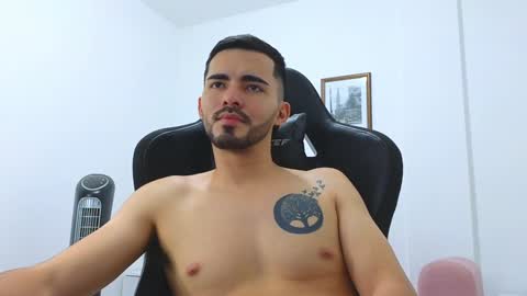 alejandroo_7 online show from January 3, 2025, 11:12 pm