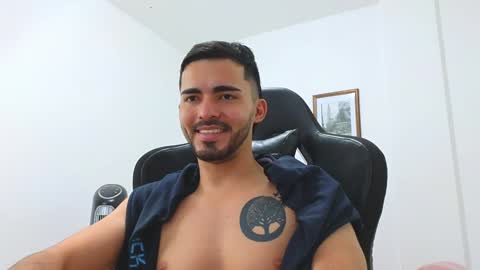 alejandroo_7 online show from January 4, 2025, 2:14 am