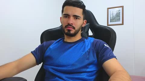 alejandroo_7 online show from January 17, 2025, 10:56 pm