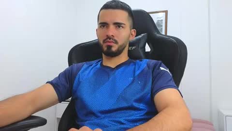 alejandroo_7 online show from March 5, 2025, 8:21 pm