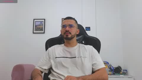 alejandroo_7 online show from January 7, 2026, 4:31 pm