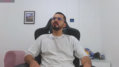 alejandroo_7 online show from January 16, 2026, 9:30 pm