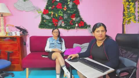 zoe and Kataleya online show from December 22, 2025, 12:24 pm