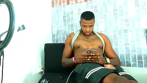 Snapshot of alejo_21cm chatting on February 19, 2025, 5:38 am alejo_21cm online show from February 19, 2025, 5:38 am