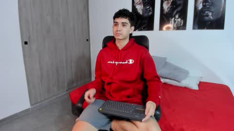 alejo_gray1 online show from February 26, 2026, 12:48 pm