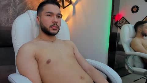 alejomg_ online show from November 19, 2025, 7:36 pm