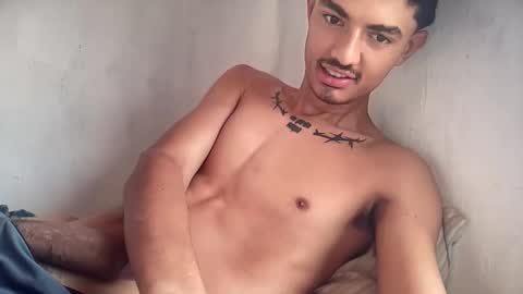 alejoochoa2222 online show from November 25, 2025, 2:17 pm