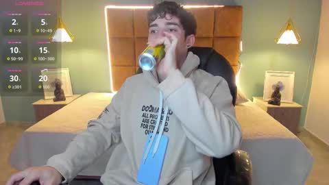 ALejoo Saenz online show from November 10, 2025, 2:43 am