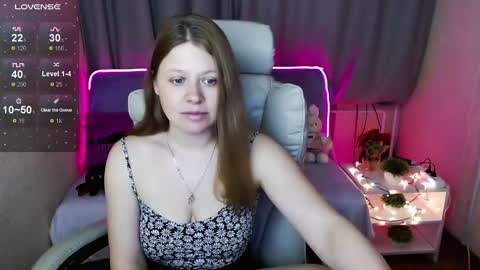 Snapshot of alekasamui chatting on December 14, 2024, 4:01 am Aleksa online show from December 14, 2024, 4:01 am