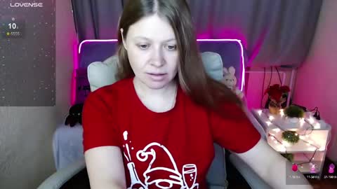 Snapshot of alekasamui chatting on December 25, 2024, 11:31 pm Aleksa online show from December 25, 2024, 11:31 pm