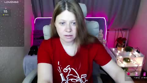 Snapshot of alekasamui chatting on December 27, 2024, 1:32 am Aleksa online show from December 27, 2024, 1:32 am