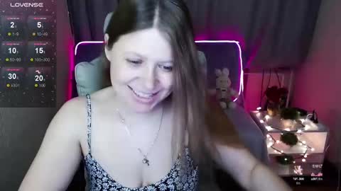 Snapshot of alekasamui chatting on January 4, 2025, 3:50 am Aleksa online show from January 4, 2025, 3:50 am