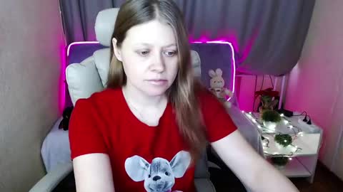 Snapshot of alekasamui chatting on February 17, 2025, 4:53 am Aleksa online show from February 17, 2025, 4:53 am